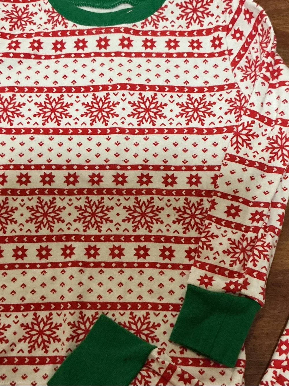 Kids Holiday Snowflake Pajama Set in Red and Green carters sz 3t great condition